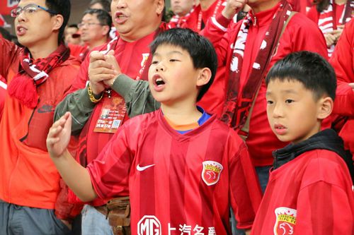 Chia Bài Bởi Người Thật